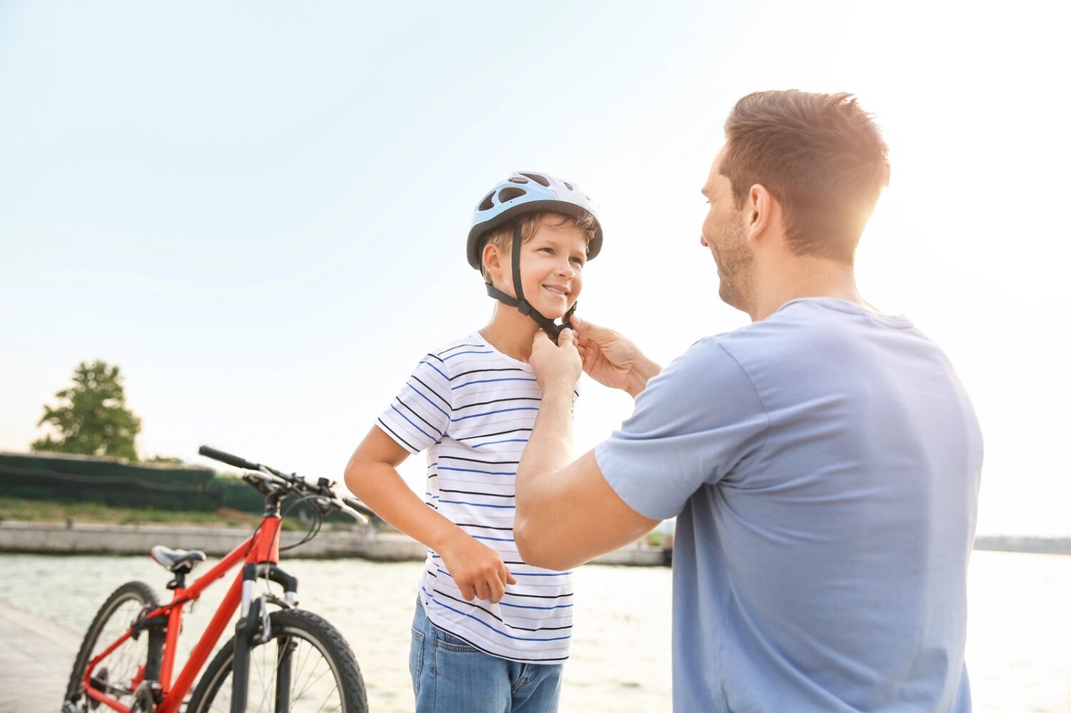 Der Fahrradhelm gehört zur Basisausstattung für Kinder