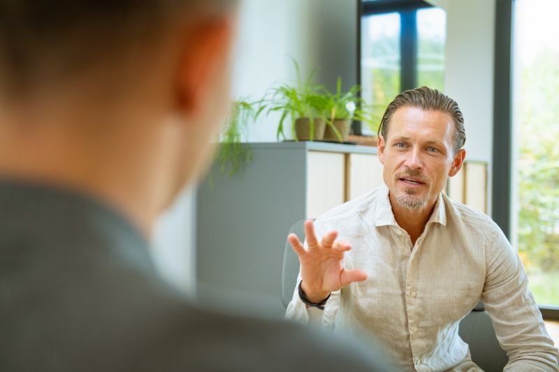 Ein Coaching kann einem Vater helfen, seinen Alltag besser zu organisieren 