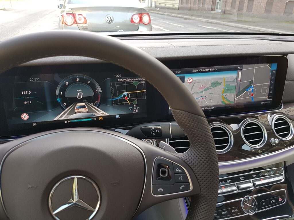 mercedes-benz-e-klasse-t-modell-2016-cockpit