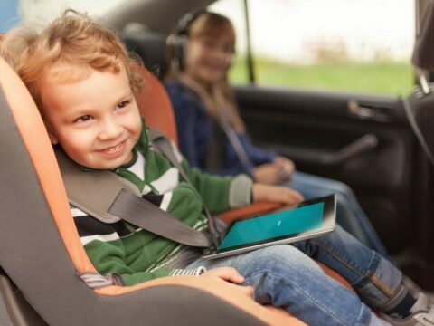 child in a car tablet maxdome1 12 e1676902016373